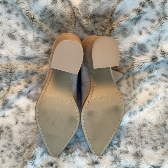 Chaya Pointed Toe Bootie NWOT - Picture 5 of 6